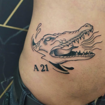 tatouage crocodile cannes oldscool trad blackwork