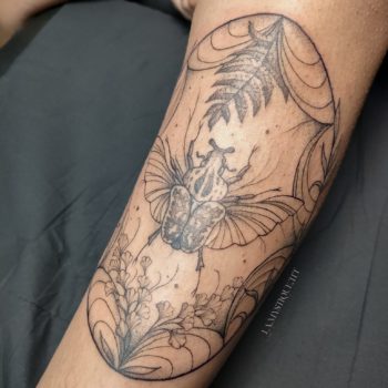 tatouage cannes tattoo ésotérique plante tatoueuse ornement plantes