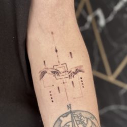 mini tattoo small tiny tattoo tatouage réaliste micro réalisme realism cannes pace cote d'azur tatoueur alex luisi fineline graphique